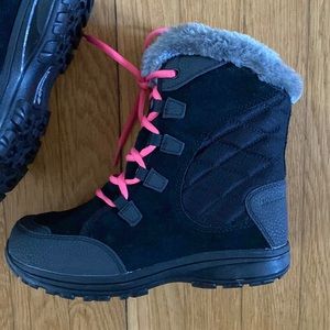 COLUMBIA BLACK LACE UP BOOTS WINTER FAUX FUR LINED BIG GIRLS 4 EXCELLENT
